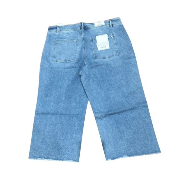 Nwt Mica size 22W Cropped Wide Leg with a lot of stretch Women's Blue Jeans - Picture 6 of 6